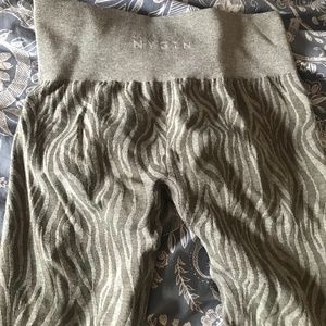 NVGTN womans leggings - large